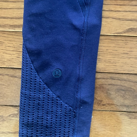Seamless high waisted navy lululemon leggings - Picture 2 of 4
